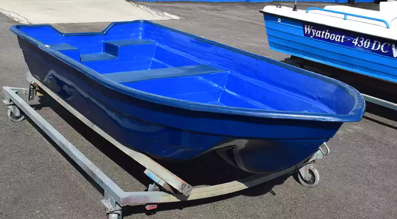 Стеклопластиковая лодка Neman-340 (тримаран) в Ставрополе