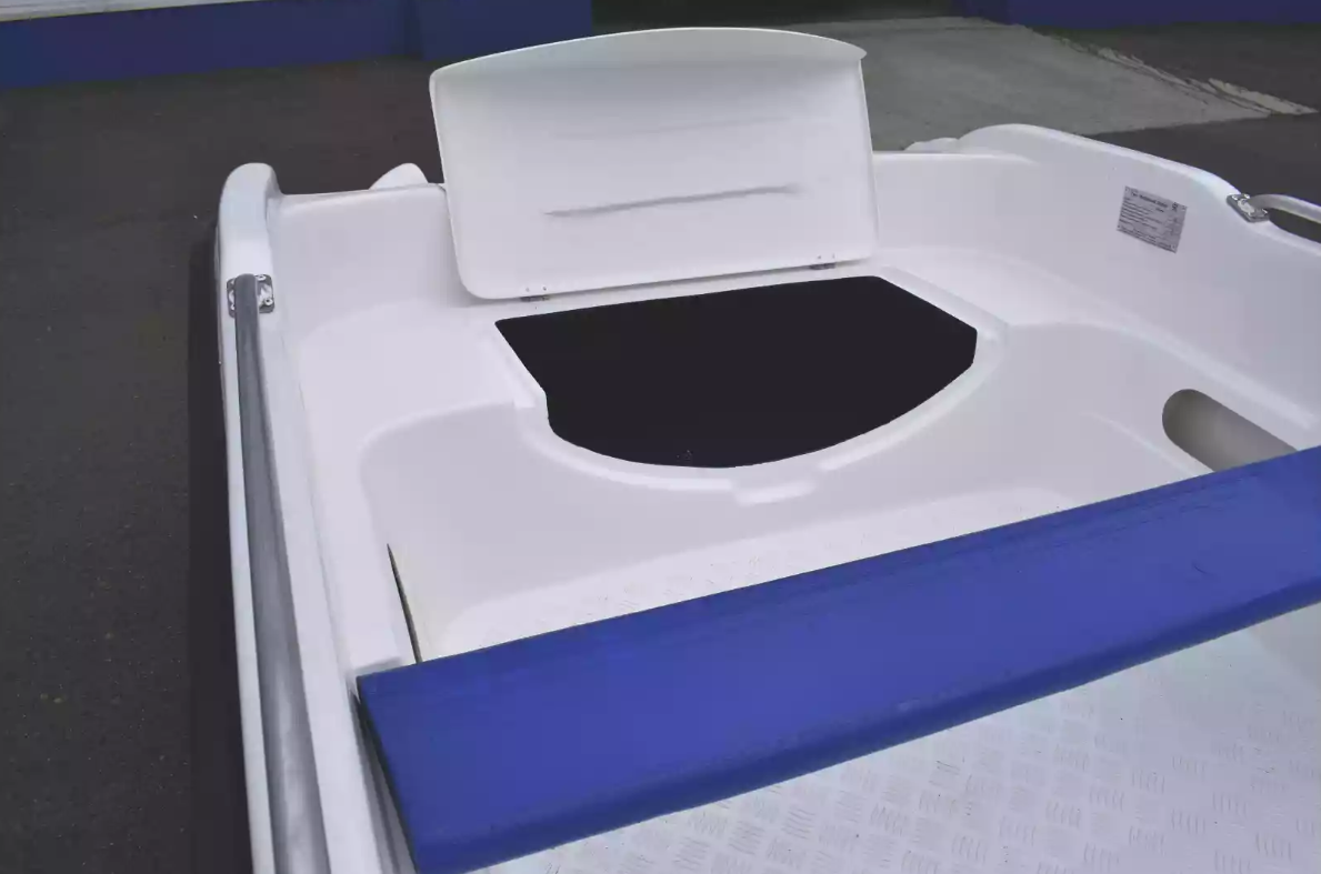 Стеклопластиковая лодка Пингвин New (тримаран) в Ставрополе