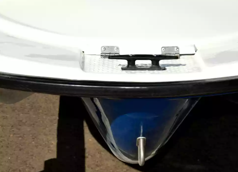 Стеклопластиковая лодка Пингвин с консолью (тримаран) в Ставрополе