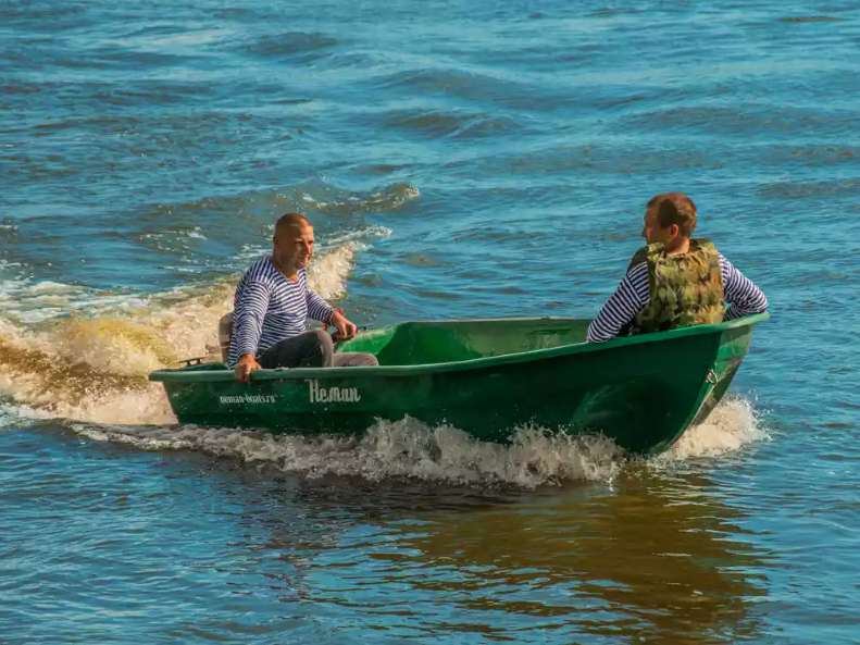 Стеклопластиковая лодка Neman-340 (тримаран) в Ставрополе