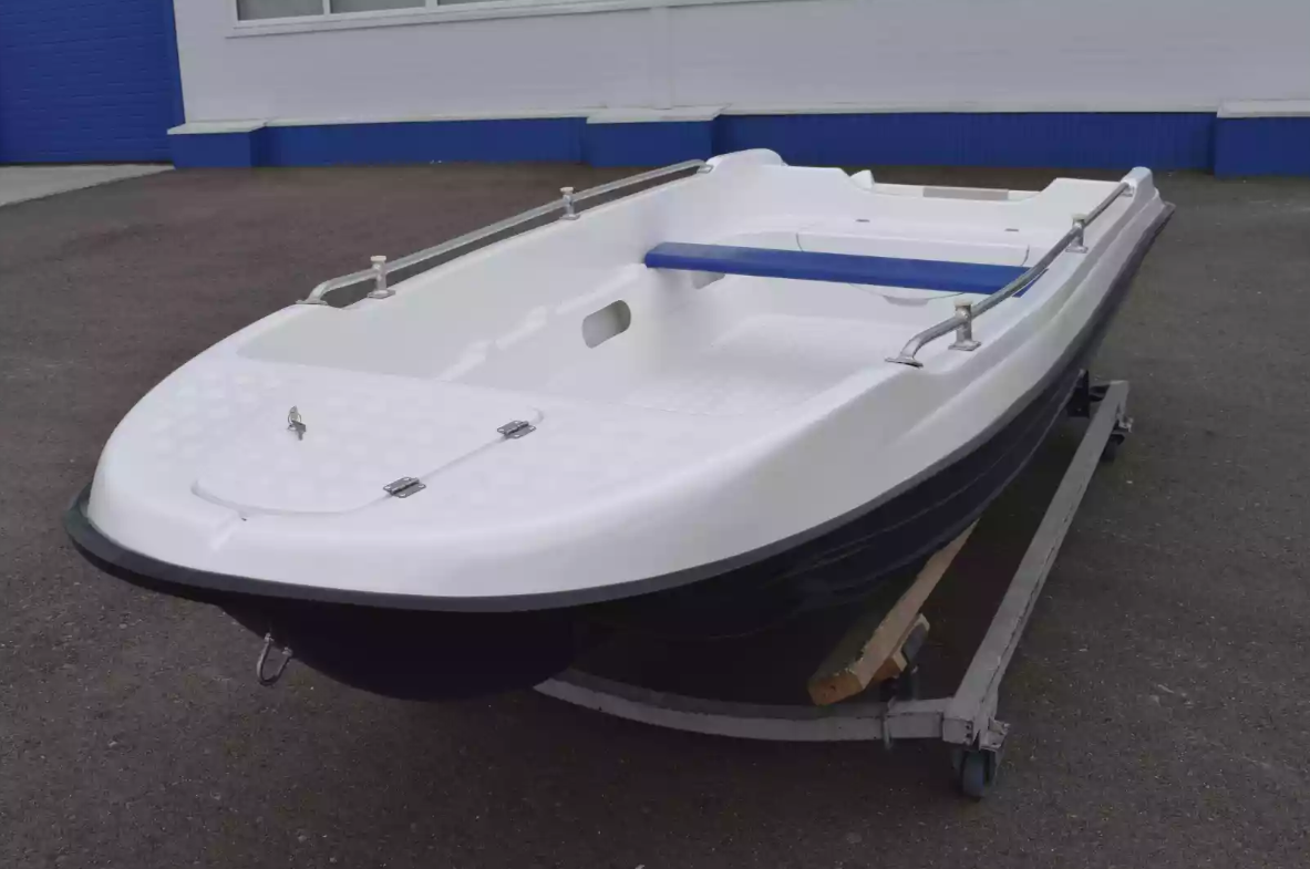 Стеклопластиковая лодка Пингвин New (тримаран) в Ставрополе
