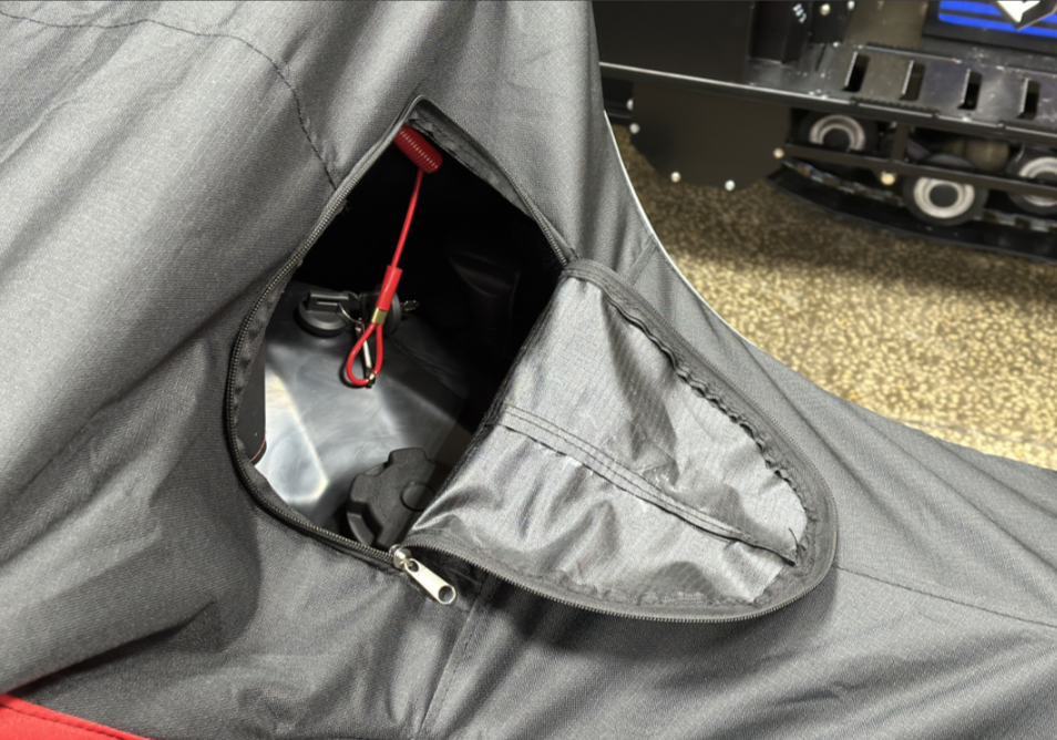 Чехол транспорт. снегохода IKUDZO HUNTER черно-красный Оксфорд ПРЕМИУМ качества с лого IKUDZO в Ставрополе