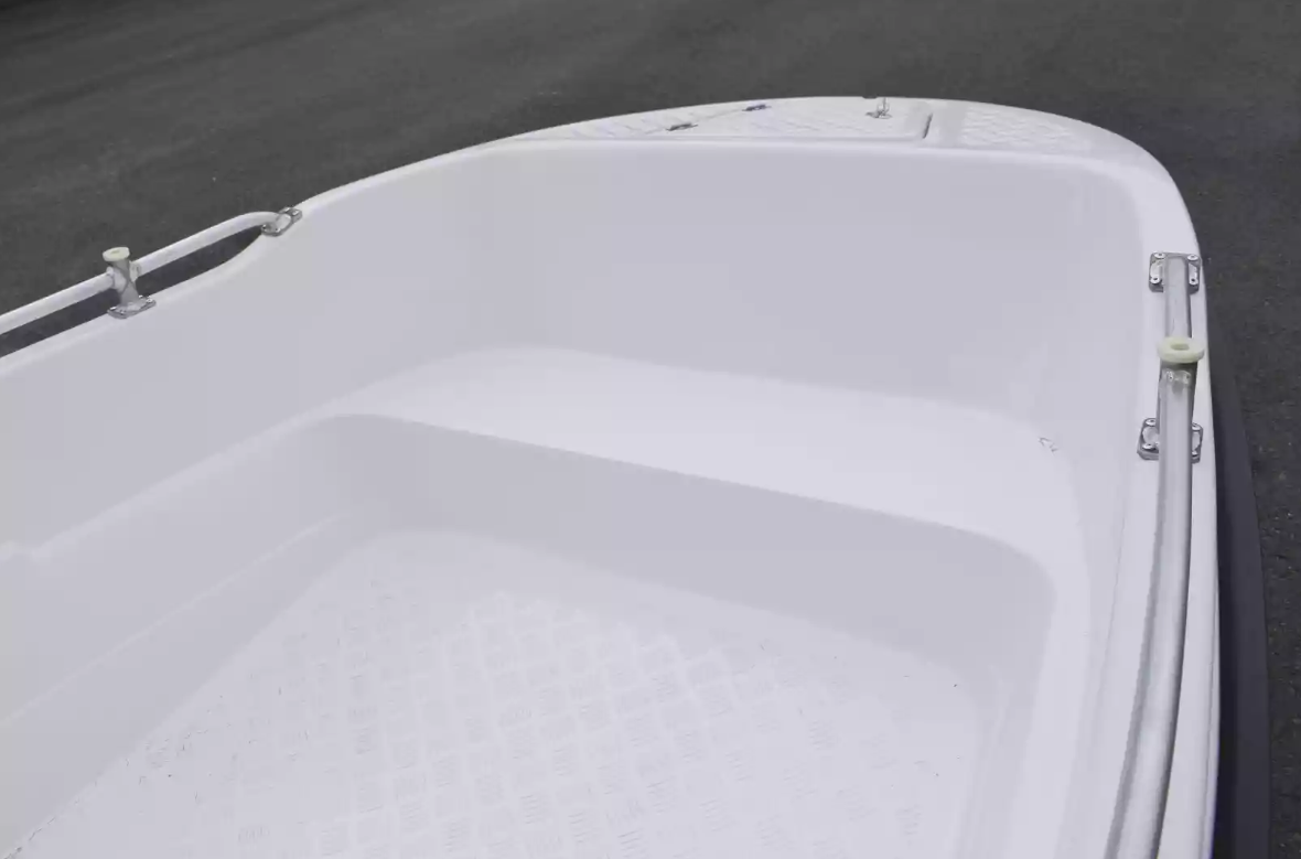 Стеклопластиковая лодка Пингвин New (тримаран) в Ставрополе