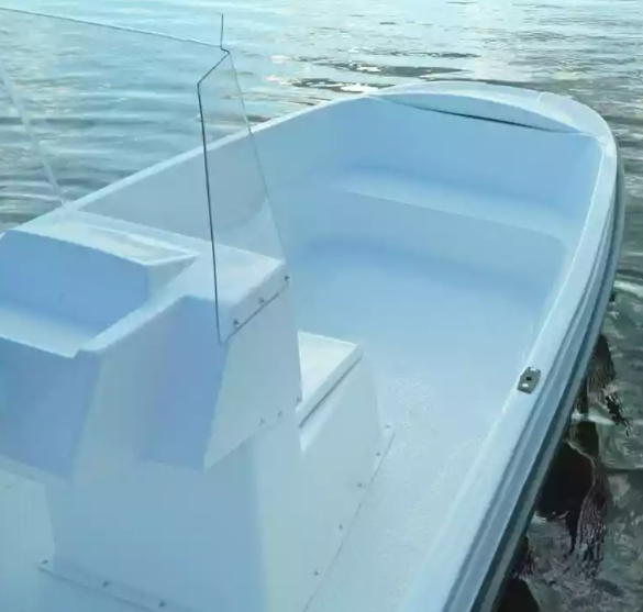 Стеклопластиковая лодка Пингвин с консолью (тримаран) в Ставрополе