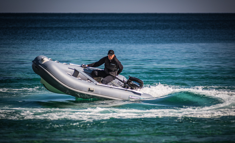 Лодка GLADIATOR RIB380AL в Ставрополе