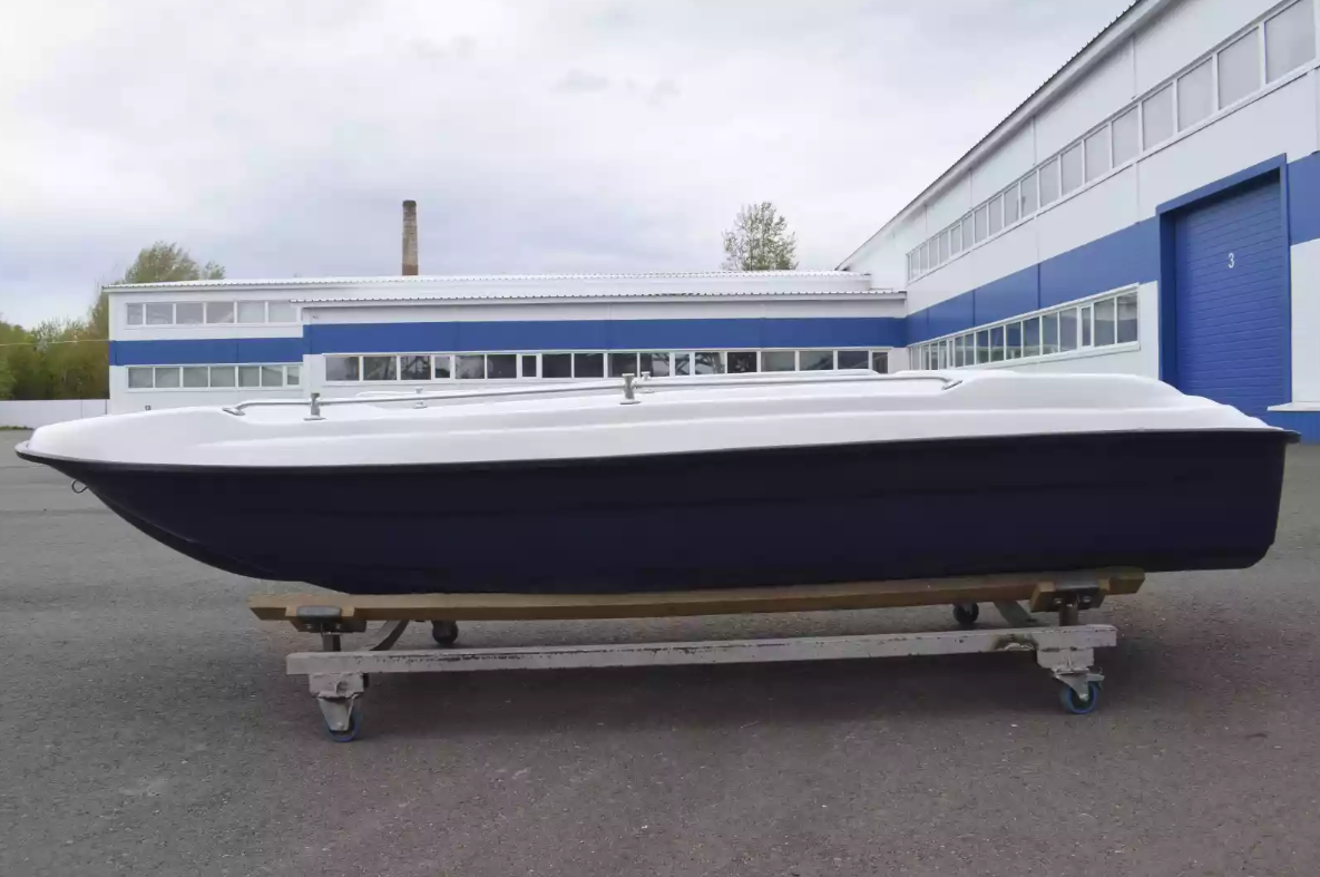 Стеклопластиковая лодка Пингвин New (тримаран) в Ставрополе